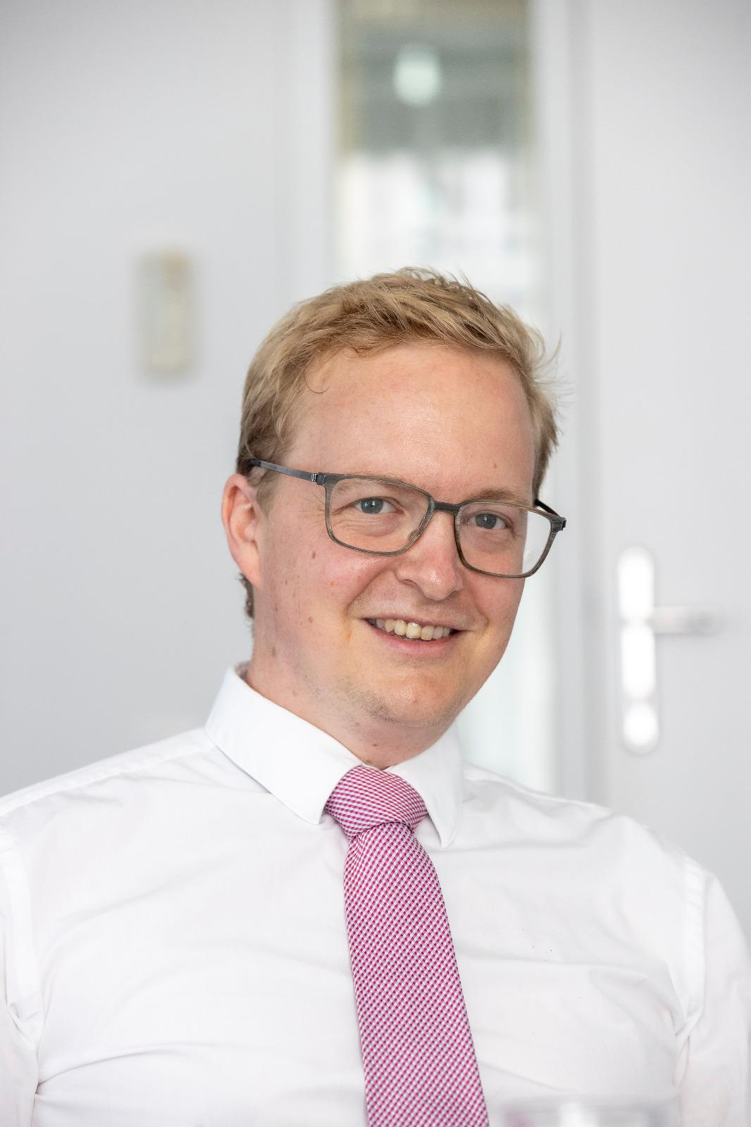 DR. MATTHIAS VAVROVSKY